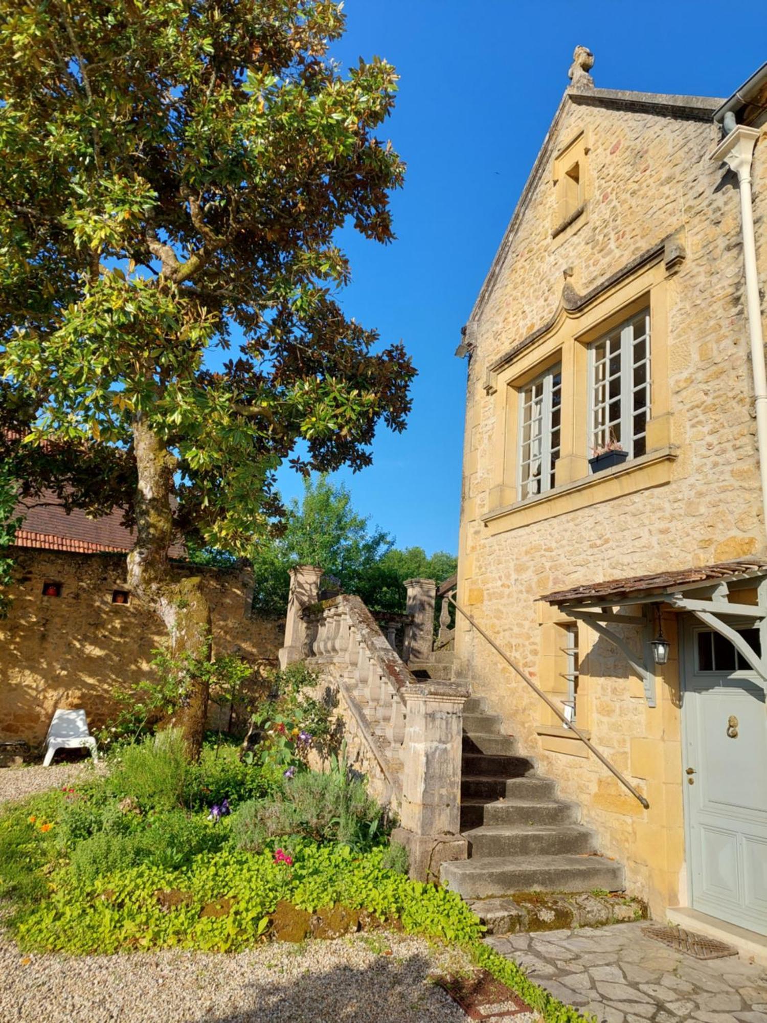 Rue Du Chateau Lalinde Exterior photo